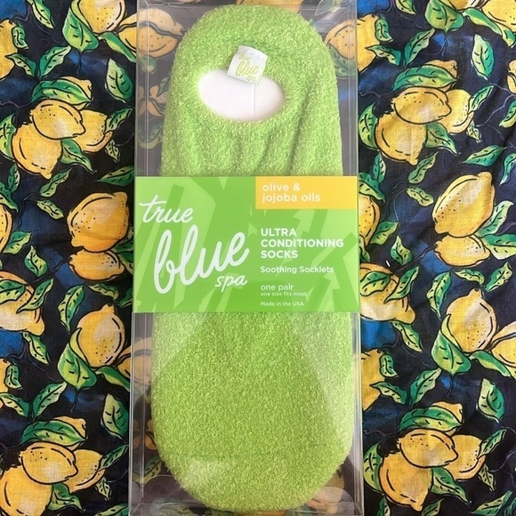 Brand New Bath & Body Works True Blue Ultra Conditioning Socks Soothing Socklets - Picture 1 of 11